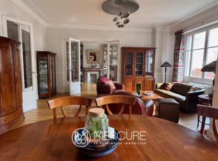 Elegant renovated Apartment – 200 sqm – 4/5 bedrooms– Upper Floor , elevator , Garage, between Blatin and Avenue Julien - 21339AU