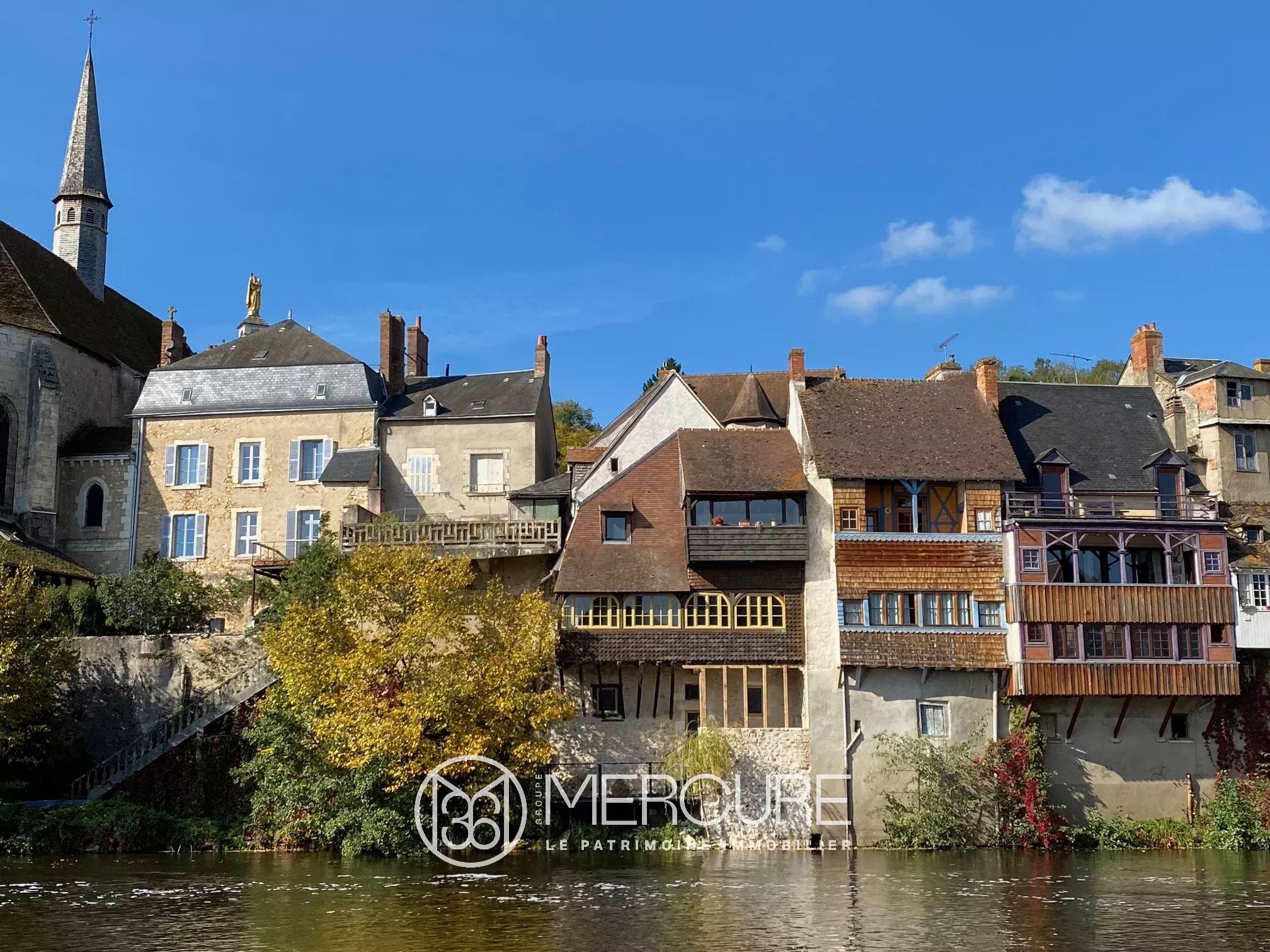IMMEUBLE AVEC VUE SUR LA RIVIERE - 9829PO