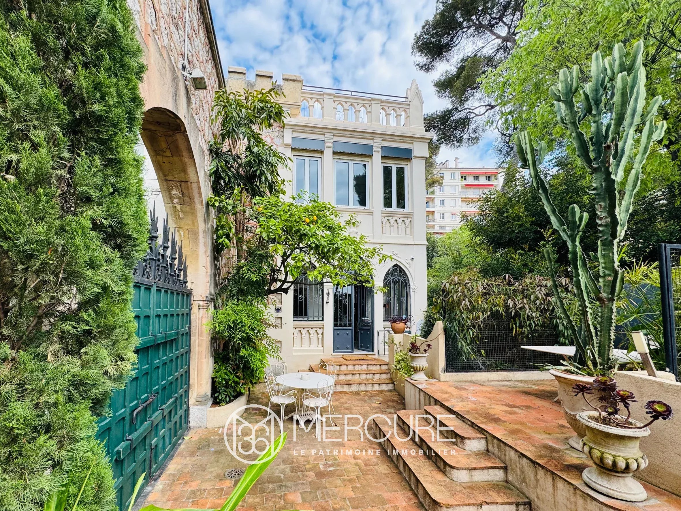 NIce  – Villa d&rsquo;architecture gothique de 1800 avec vue mer – terrasse – jacuzzi - 21228LR