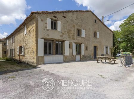 GRANDE MAISON ANCIENNE DIVISEE EN DEUX LOGEMENTS - 9224TS