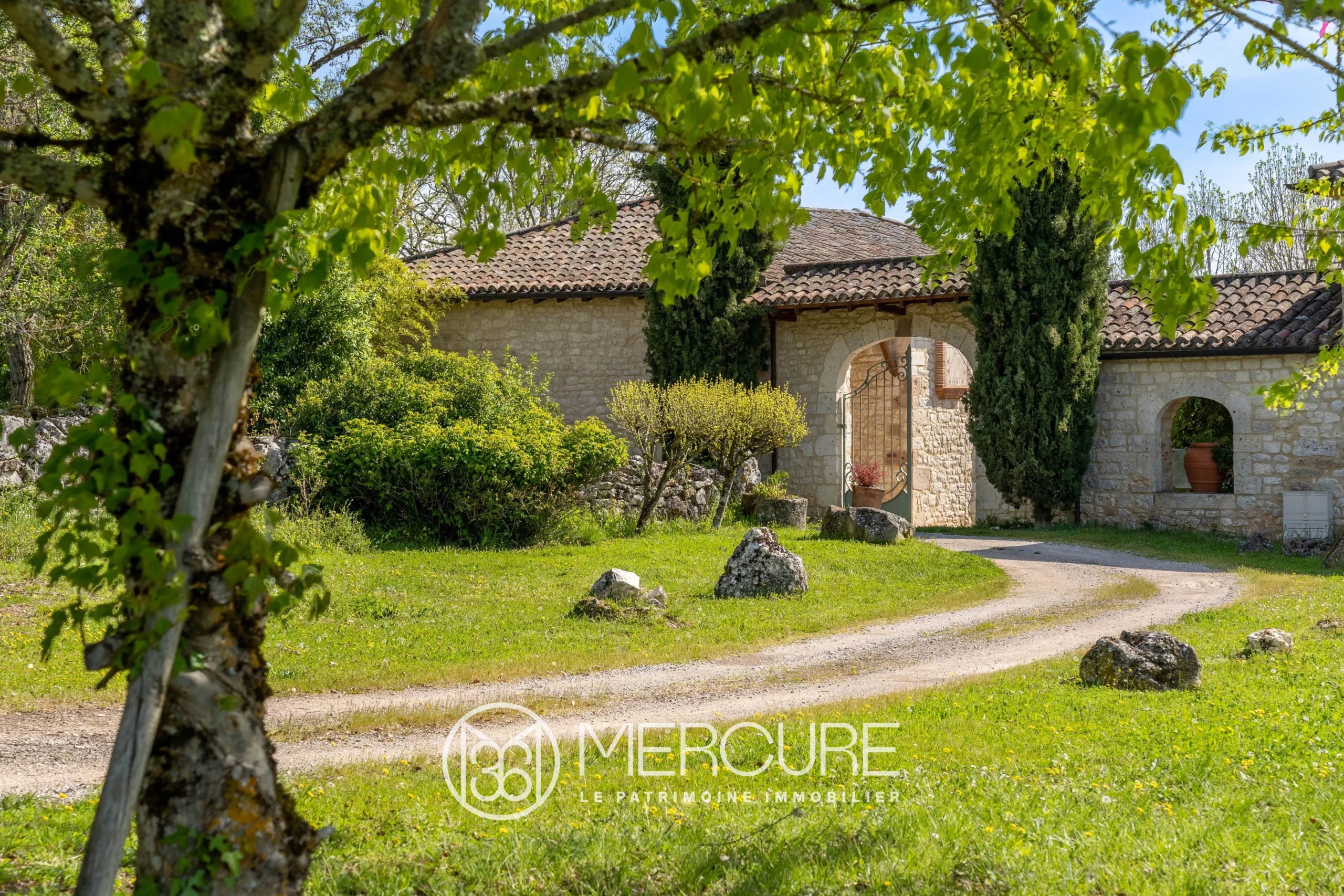 PROPRIETE DE CARACTERE DU XVII EME - 8788TS