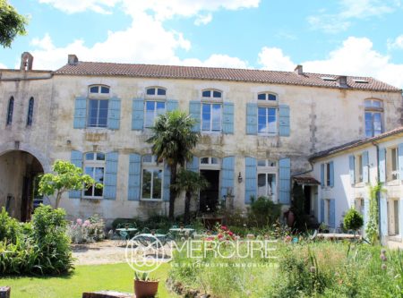 LOGIS AND ITS OUTBUILDINGS - 9958PO