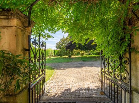 BEAUJOLAIS – LUCENAY – A vendre, maison en pierre avec dépendances - 4940LY