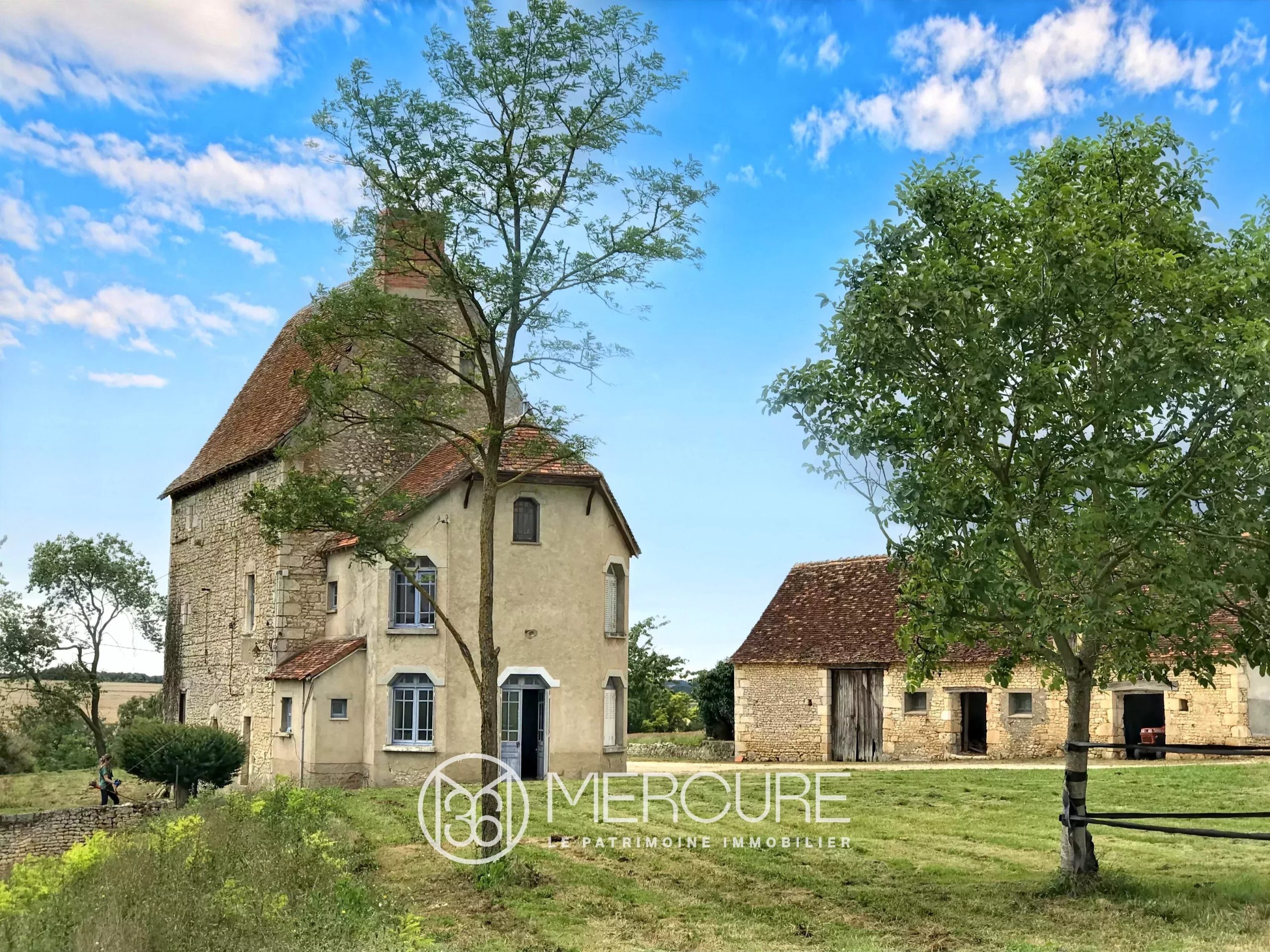 PROPRIETE DU XVe SIECLE AU PASSÉ HISTORIQUE - 10042PO