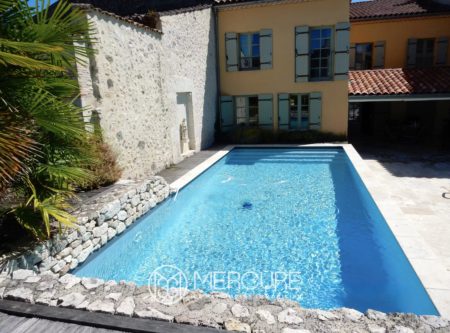 18TH CENTURY VILLAGE HOUSE – SWIMMING POOL AND ENCLOSED GARDEN – LOT-ET-GARONNE - 901044bx