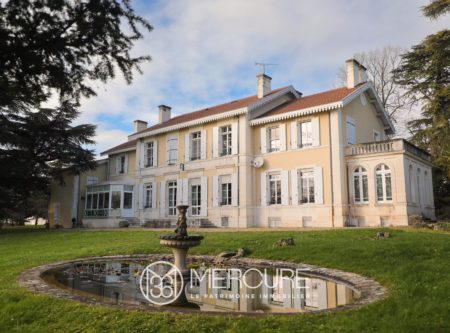 MAISON DE MAITRE ET NOMBREUSES DEPENDANCES - 10045PO