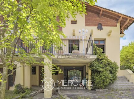 LARGE AND BEAUTIFUL TOWNHOUSE WITH GARDEN SWIMING POOL - 9195TS