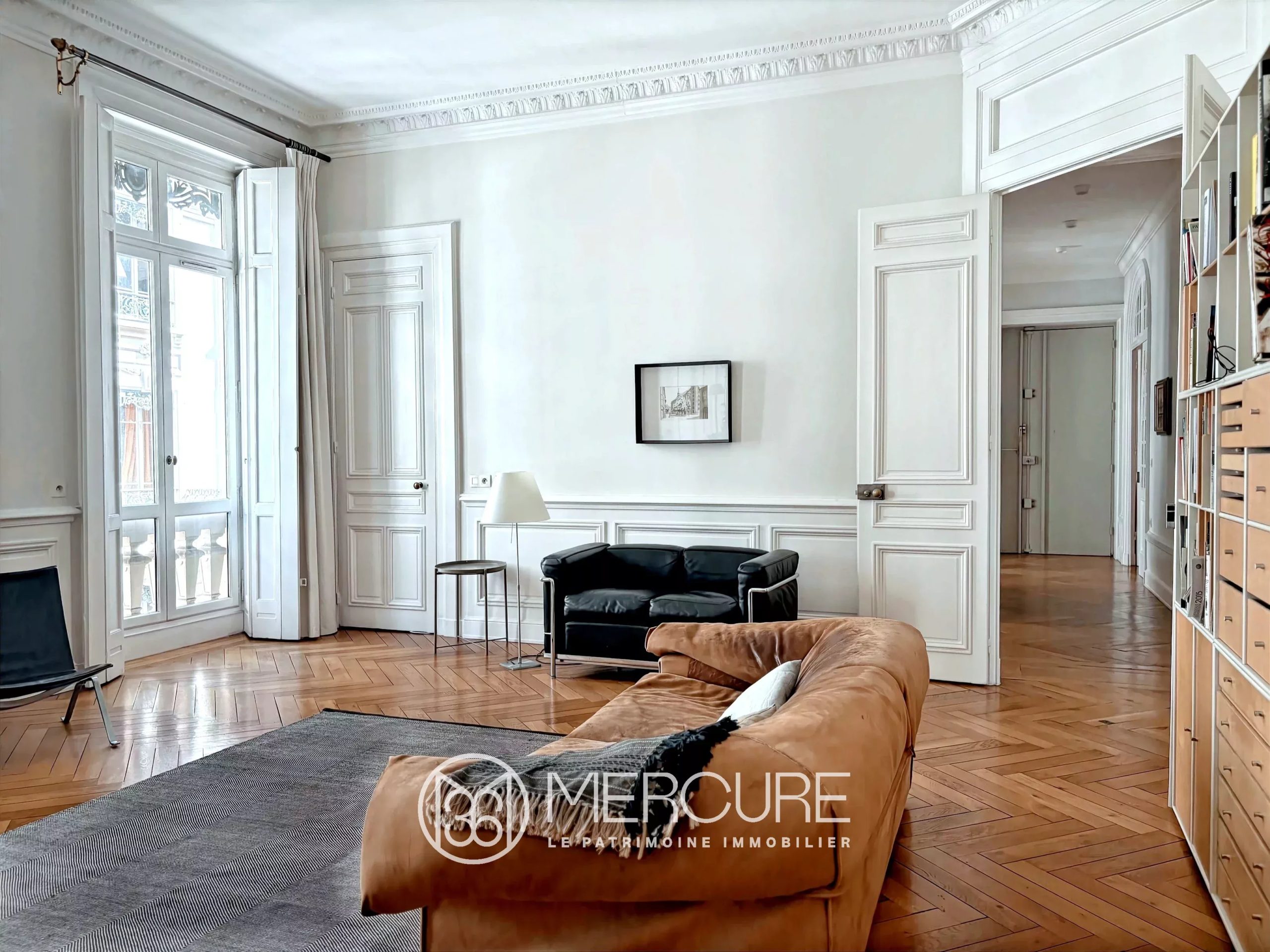 Très bel appartement 7 pièces 196,55m2 à deux pas de l&rsquo;abbaye d&rsquo;Ainay - 4946LY