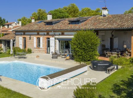 BELLE DEMEURE FAMILIALE DANS UN QUARTIER RESIDENCIEL - 9251TS