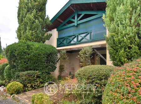 CHARMING PROPERTY WITH A SWIMMING POOL - 9097TS