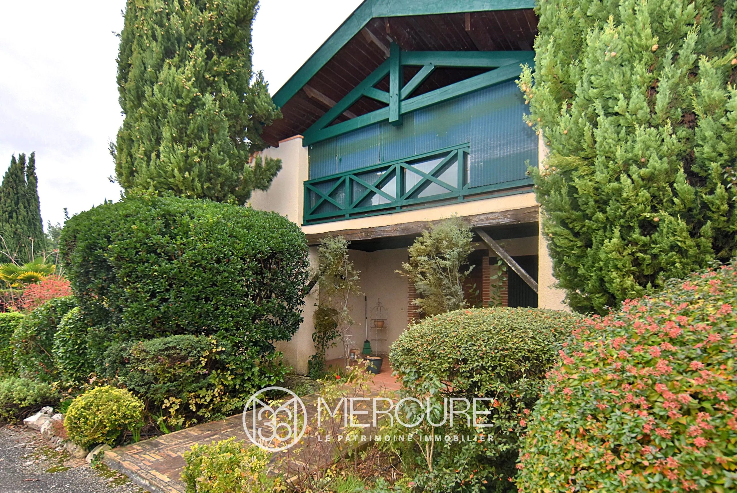 RAVISSANTE PROPRIETE AVEC PISCINE - 9097TS