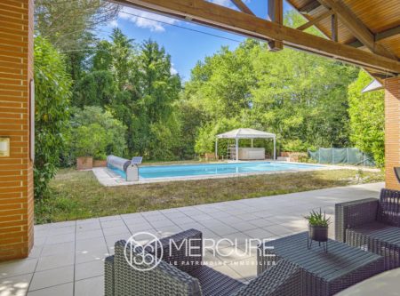 ARCHITECT-DESIGNED VILLA IN THE HEART OF NATURE - 9220TS
