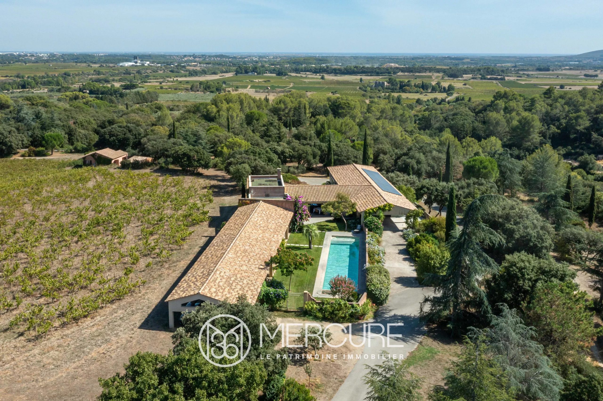 HERAULT AUX PORTES DE MONTPELLIER EXCEPTIONNELLE PROPRIETE CONTEMPORAINE ET SON VIGNOBLE - 21393LR