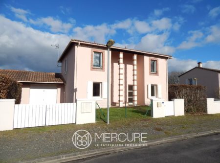PAVILLON SURELEVE T.6 DANS JOLI PETIT VILLAGE - 9125-001MO