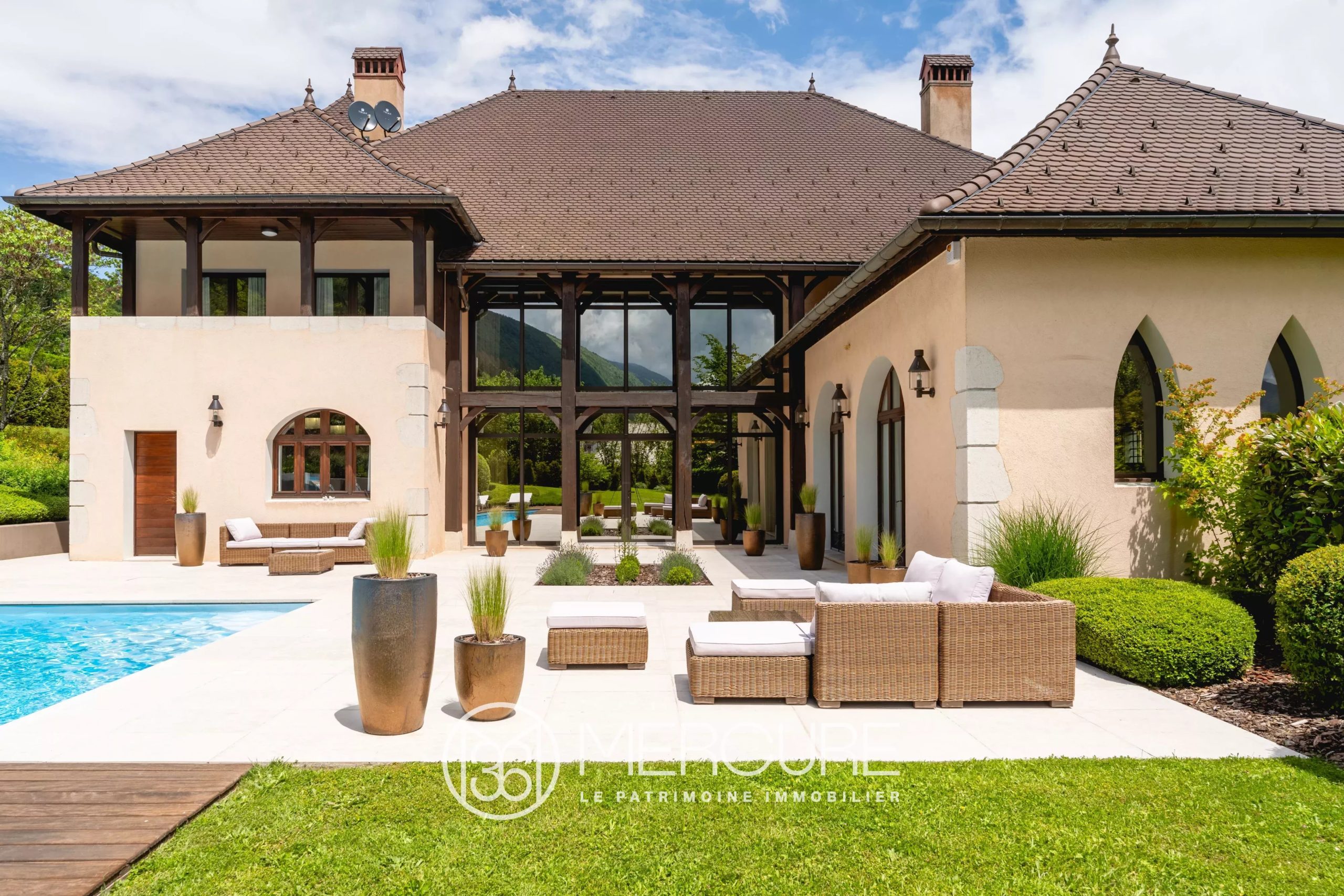 HAUTE-SAVOIE  –  ANNECY – RARE DEMEURE DE PRESTIGE DE  572 M² - 4784LY