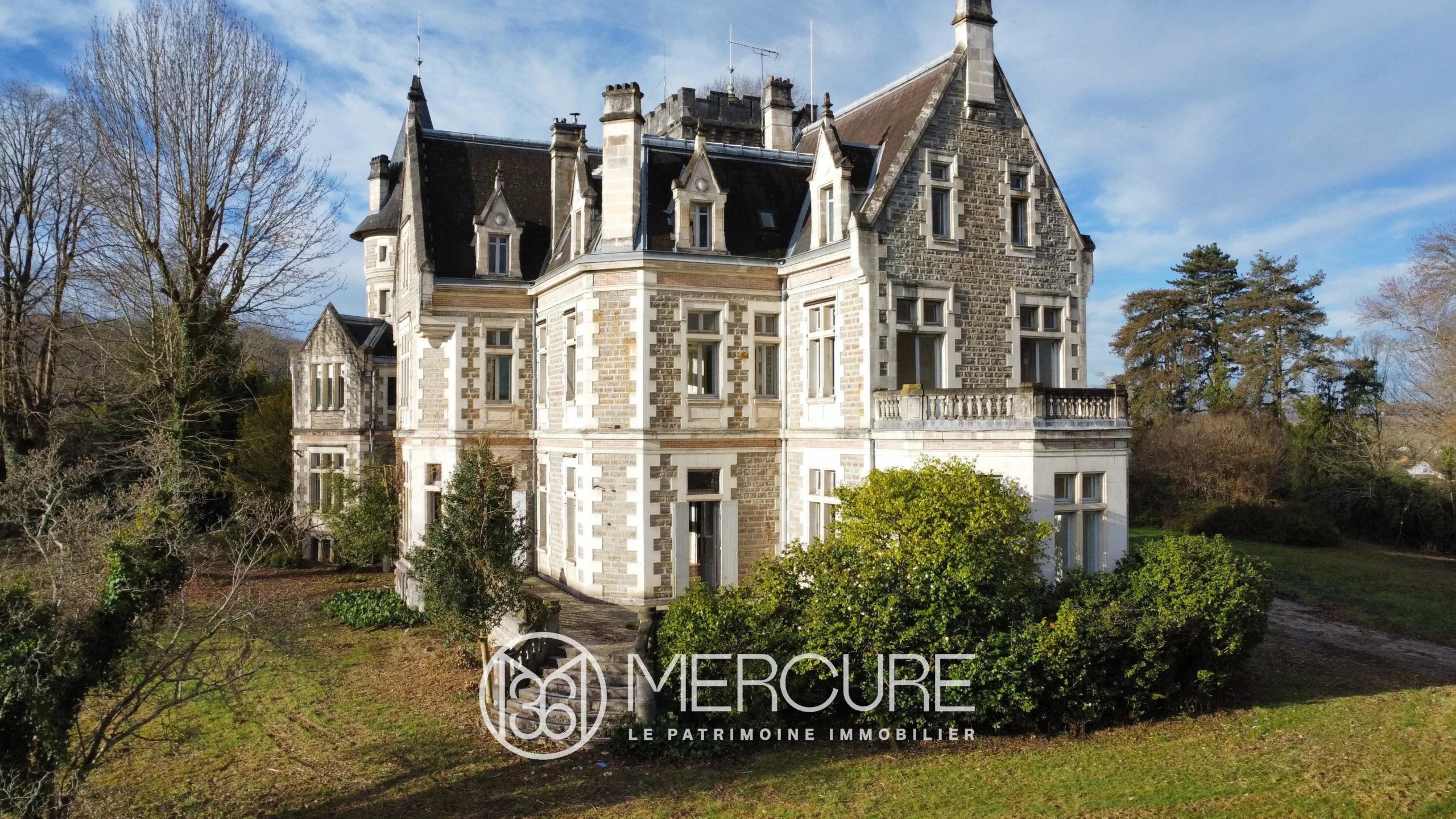 MAJESTUEUX CHATEAU NEOGOTHIQUE XIXEME - 900930bx