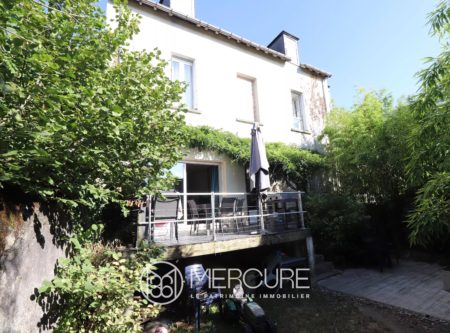MAISON DE VILLE AVEC JARDIN - 9983PO