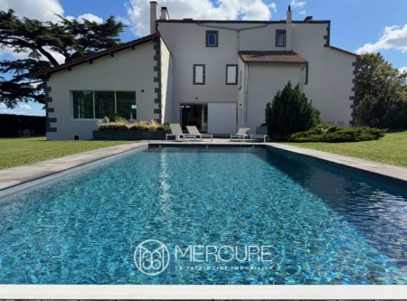 Rare Historic Estate with Panoramic Views – 19th-Century Manor, Guesthouse & Pool – 10min Clermont-Ferrand - 21375AU