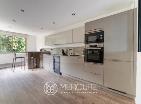 Grand T3 rénové de 116 m2 avec balcon et vue dégagée - 4986LY
