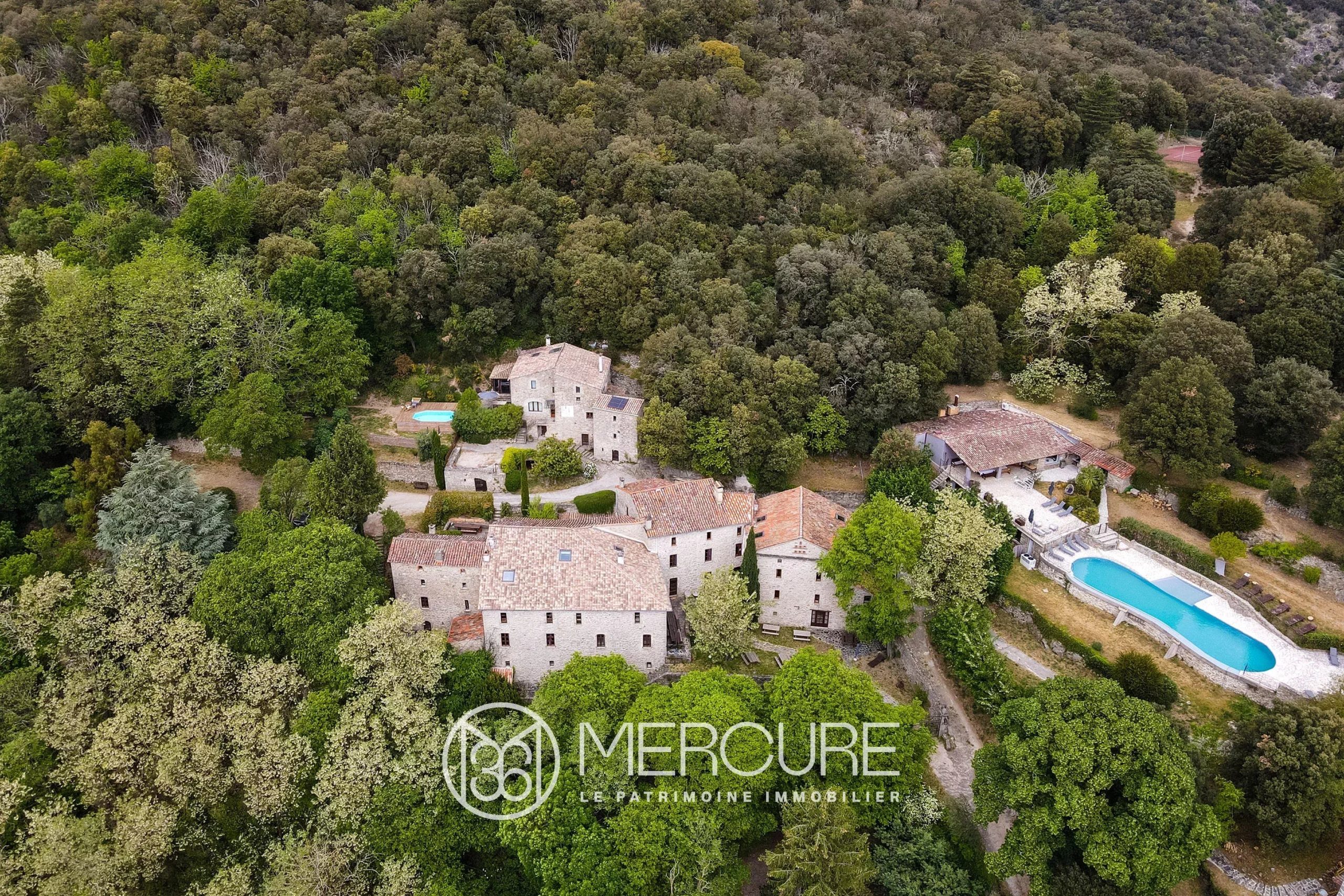 PARC NATIONAL DES CEVENNES DOMAINE AVEC GITES ET RECEPTION – TERRAIN 14 HA - 21368LR