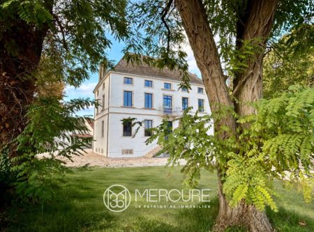Maison de maître, maison de gardien et jardin avec piscine - 21418VA