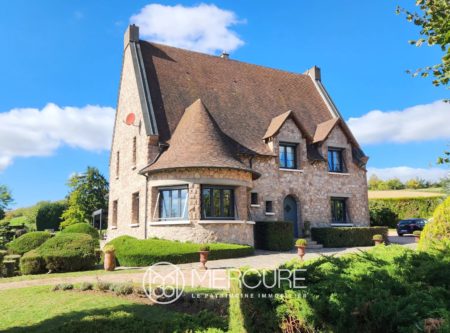 Puy de Dôme between Clermont-Ferrand and Vichy, exceptional modern house of 216 sqm with 9 rooms - 21337AU