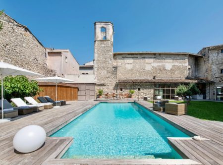 L’Isle-sur-la-Sorgue – 17th-century mansion/guest house with swimming pool. - 21434lr