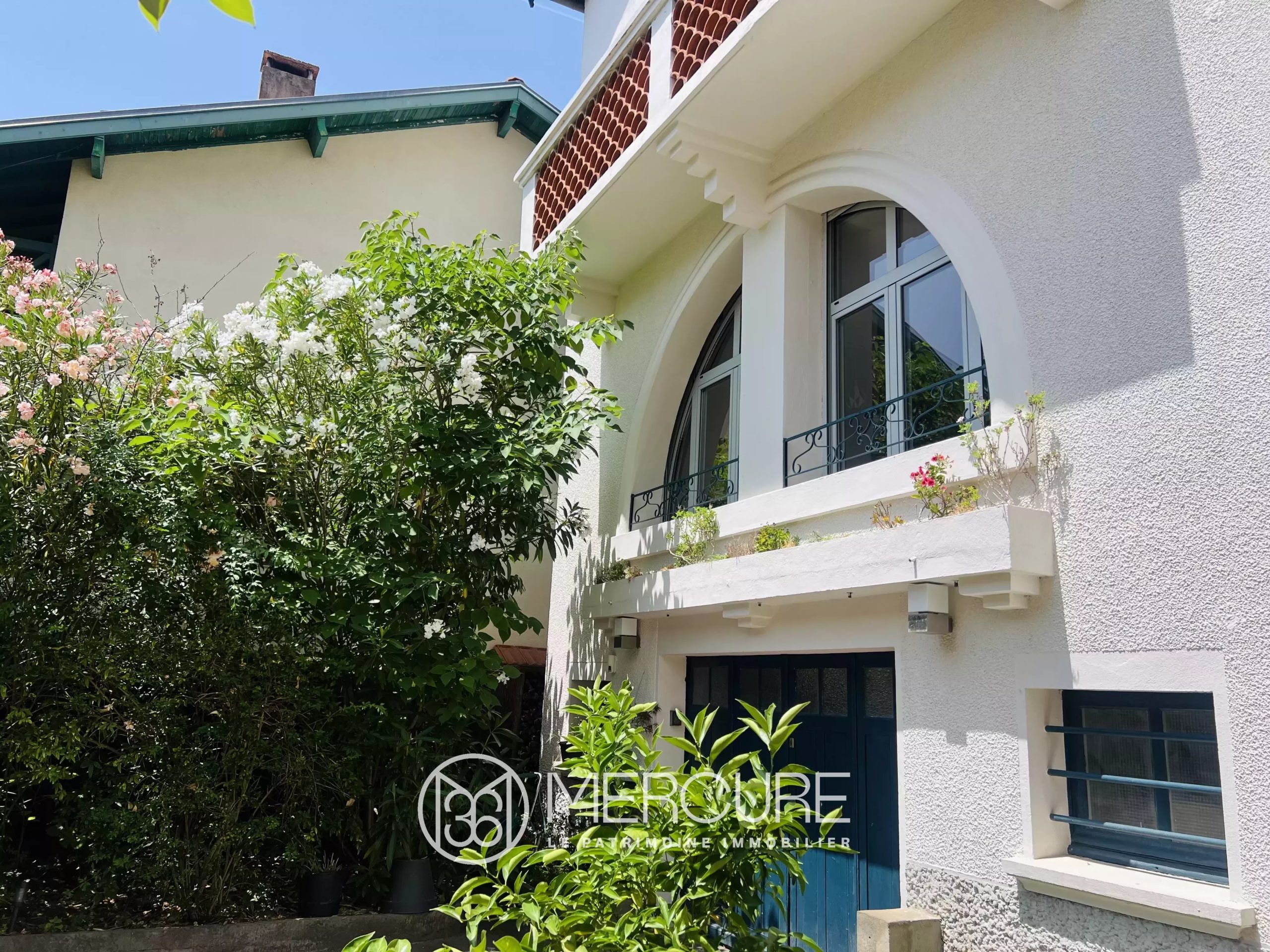 BELLE MAISON DE VILLE TOTALEMENT RÉNOVÉE - 9205TS