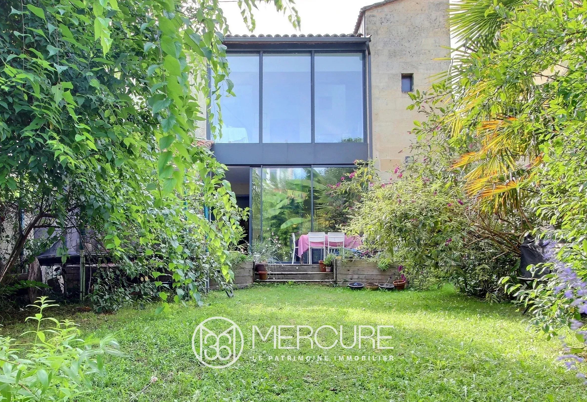 BORDEAUX CENTRE – GRANDE ECHOPPE AVEC PISCINE ET MAGNIFIQUE JARDIN - 900996bx