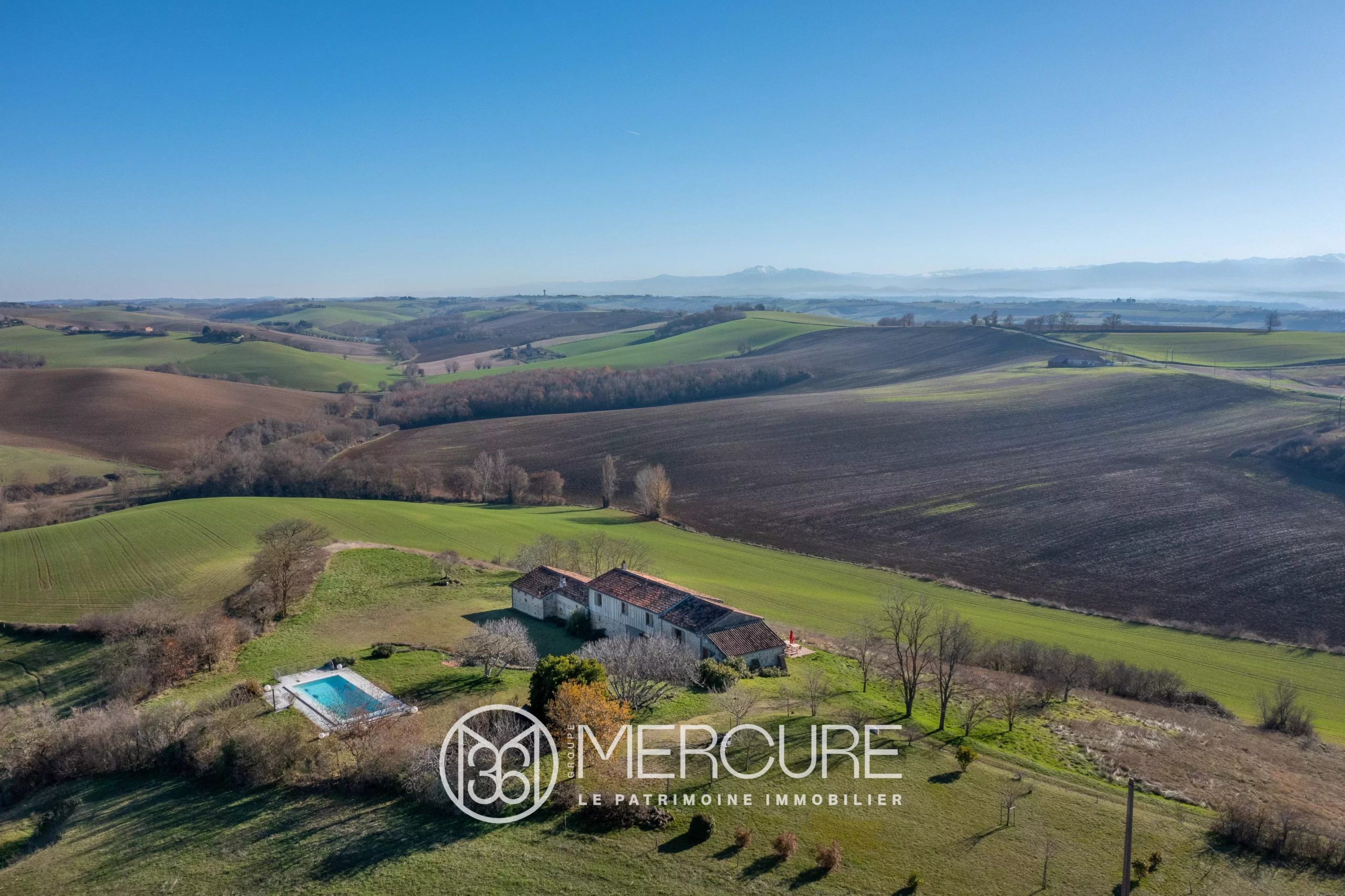 FERME RENOVEE FACE AUX PYRENNEES - 8921TS