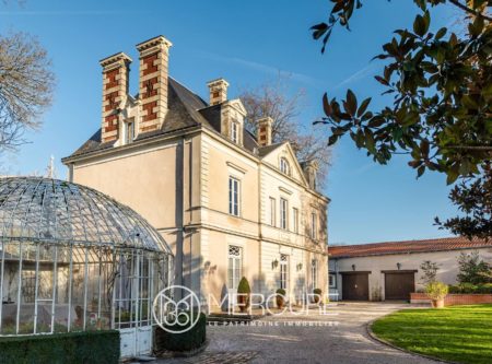 VERTOU – MANOR HOUSE, OUTBUILDINGS & JANITOR’S COTTAGE IN AN ENGLISH-STYLE PARK OF OVER THREE HECTARES - 3035