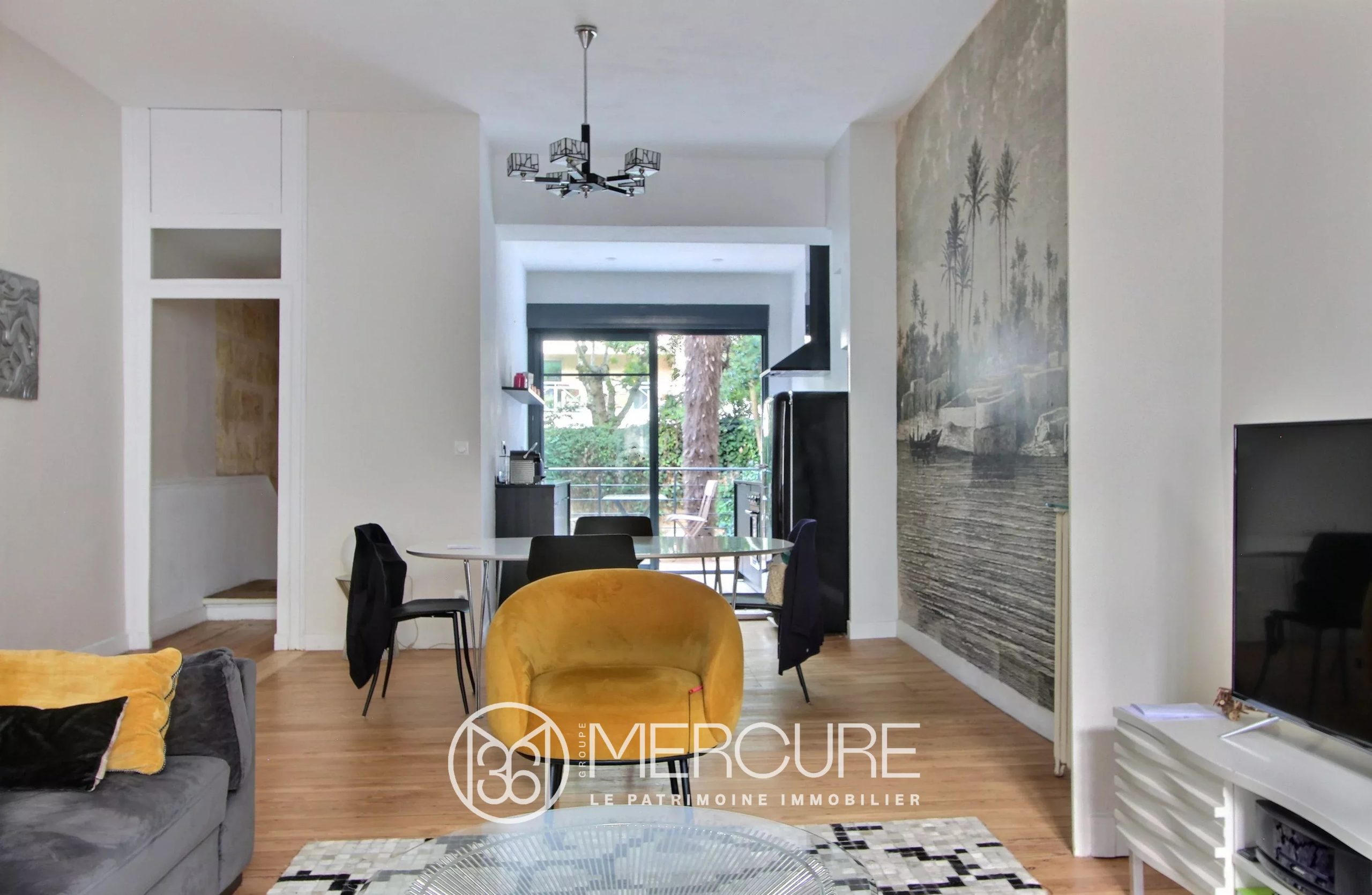 BORDEAUX CENTRE – BELLE MAISON BOURGEOISE AVEC JARDIN - 900812bx
