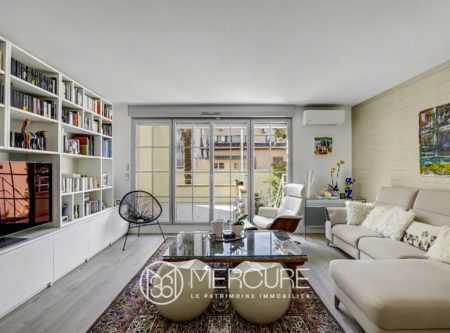 MODERN TOWNHOUSE  – TERRACE, LARGE GARAGE - 9252TS