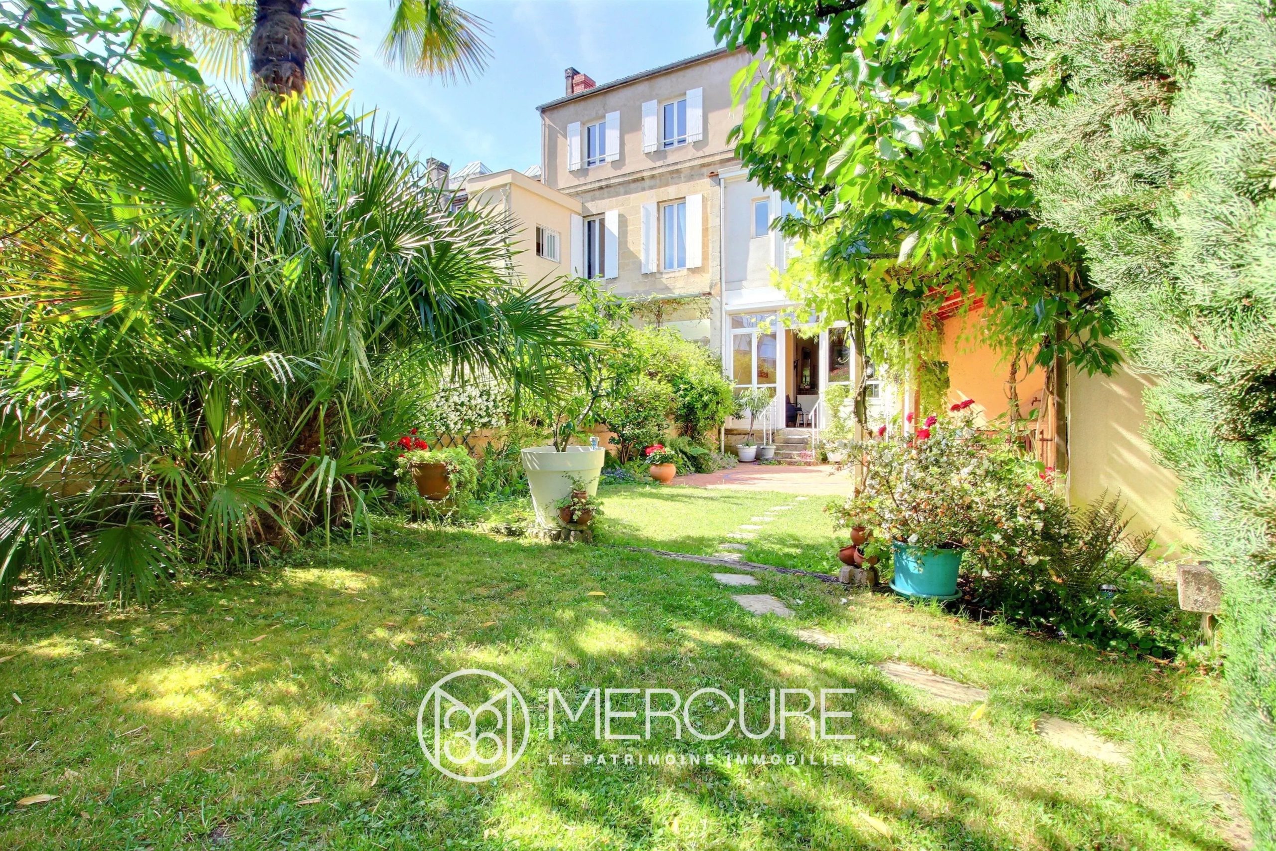 GRANDE MAISON BOURGEOISE – SAINT GENES - 900969bx