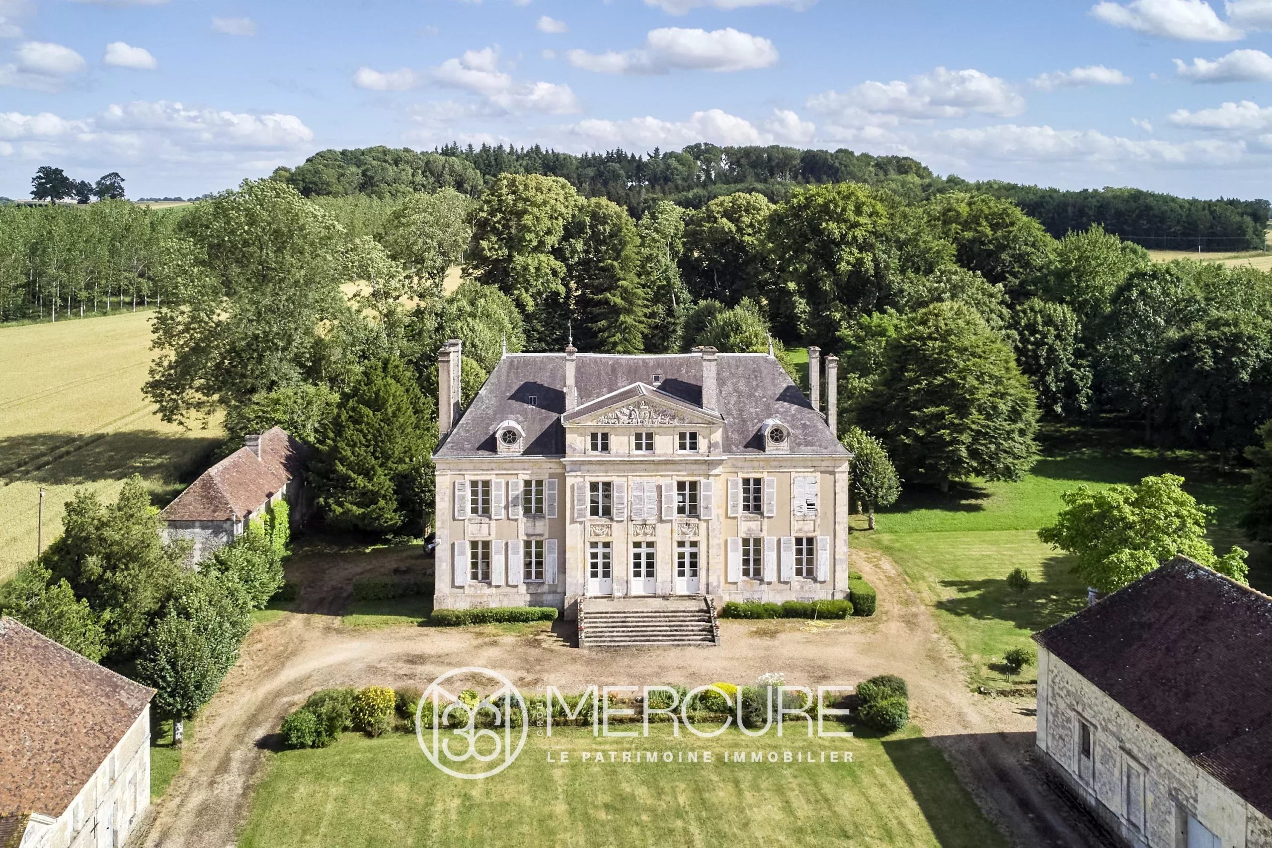 AU COEUR DU PERCHE – CHATEAU XVIIIe CLASSE MH - 20863NO