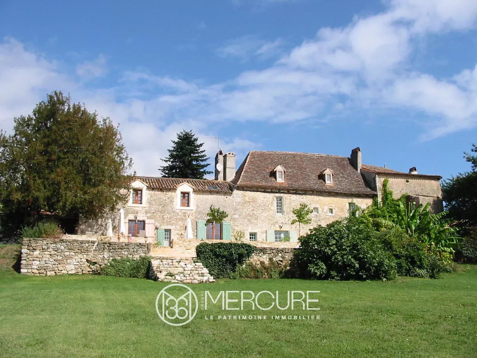 SAINT EMILION – MAISON FORTE XVI- XVII- VIIIEME AVEC GITES ET PISCINE - 901035bx