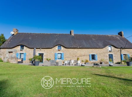 Proche de Lorient, belle chaumière de standing avec une dépendance. - 21431BR