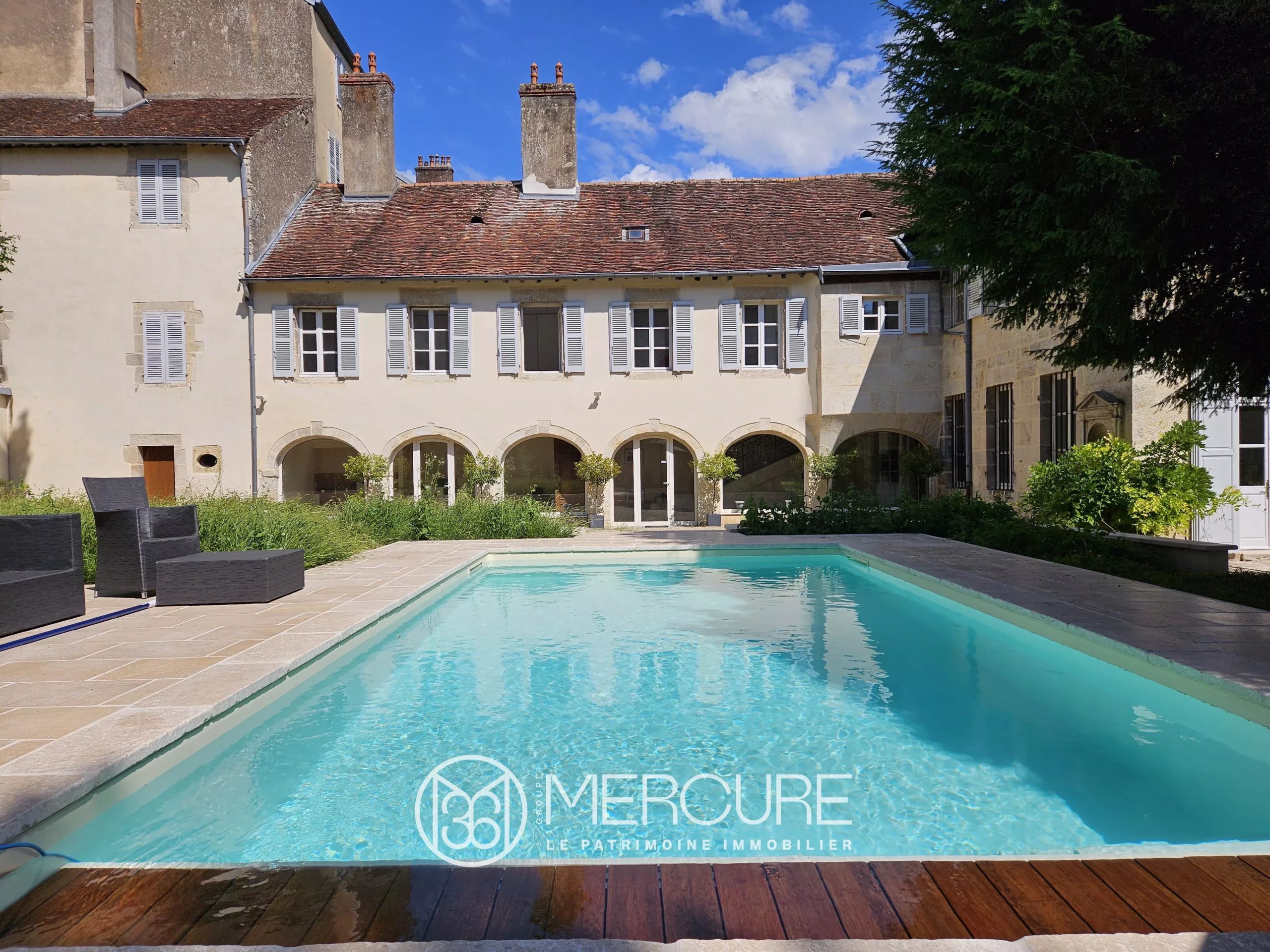 PROPRIETE XVII-XVIIIèmes SIECLES EN PARFAIT ETAT - 21214CP