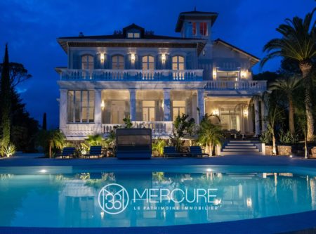 VILLA BELLE ÉPOQUE EMBLÉMATIQUE avec PARC DE 8 828 m², 14 PIÈCES AVEC PISCINE, À SAINT-RAPHAËL VALESCURE PROCHE DES GOLFS - 4847LY
