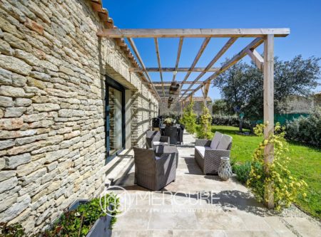 Charmante maison en pierres sèches de style contemporain. - 20721LR