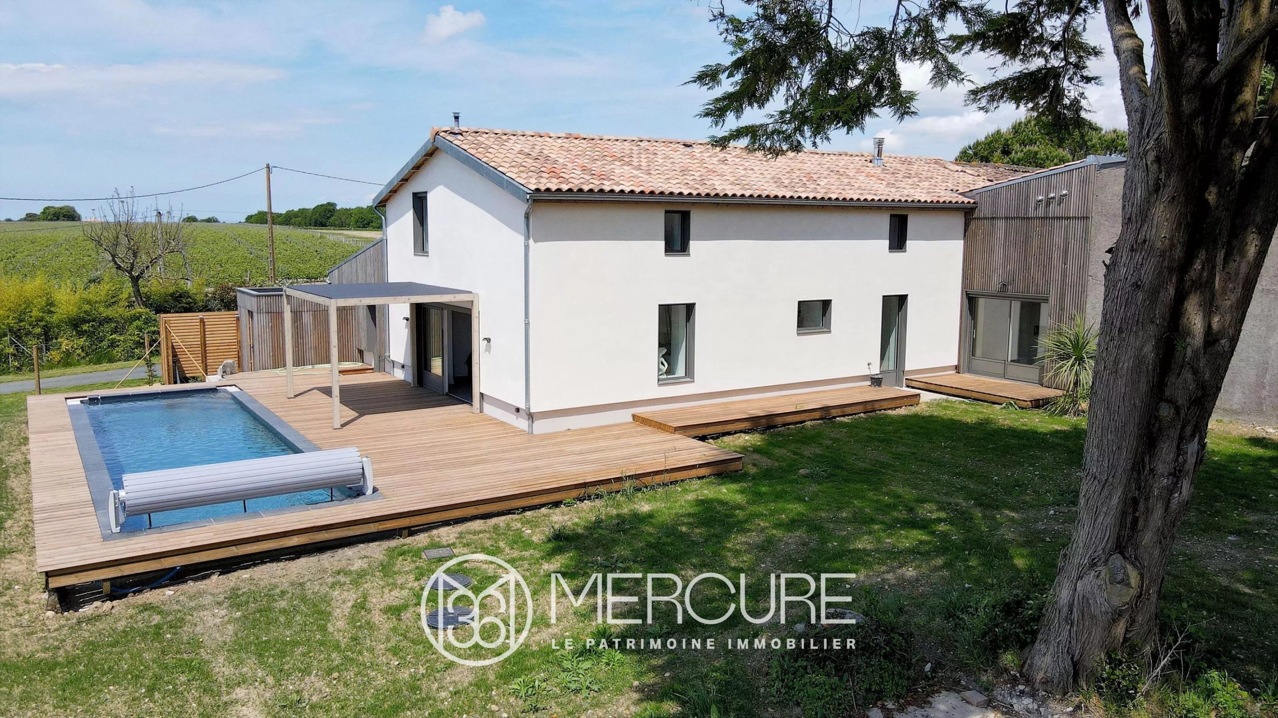 MAISON ANCIENNE SUBLIMEE PAR UNE RENOVATION CONTEMPORAINE - 10247PO