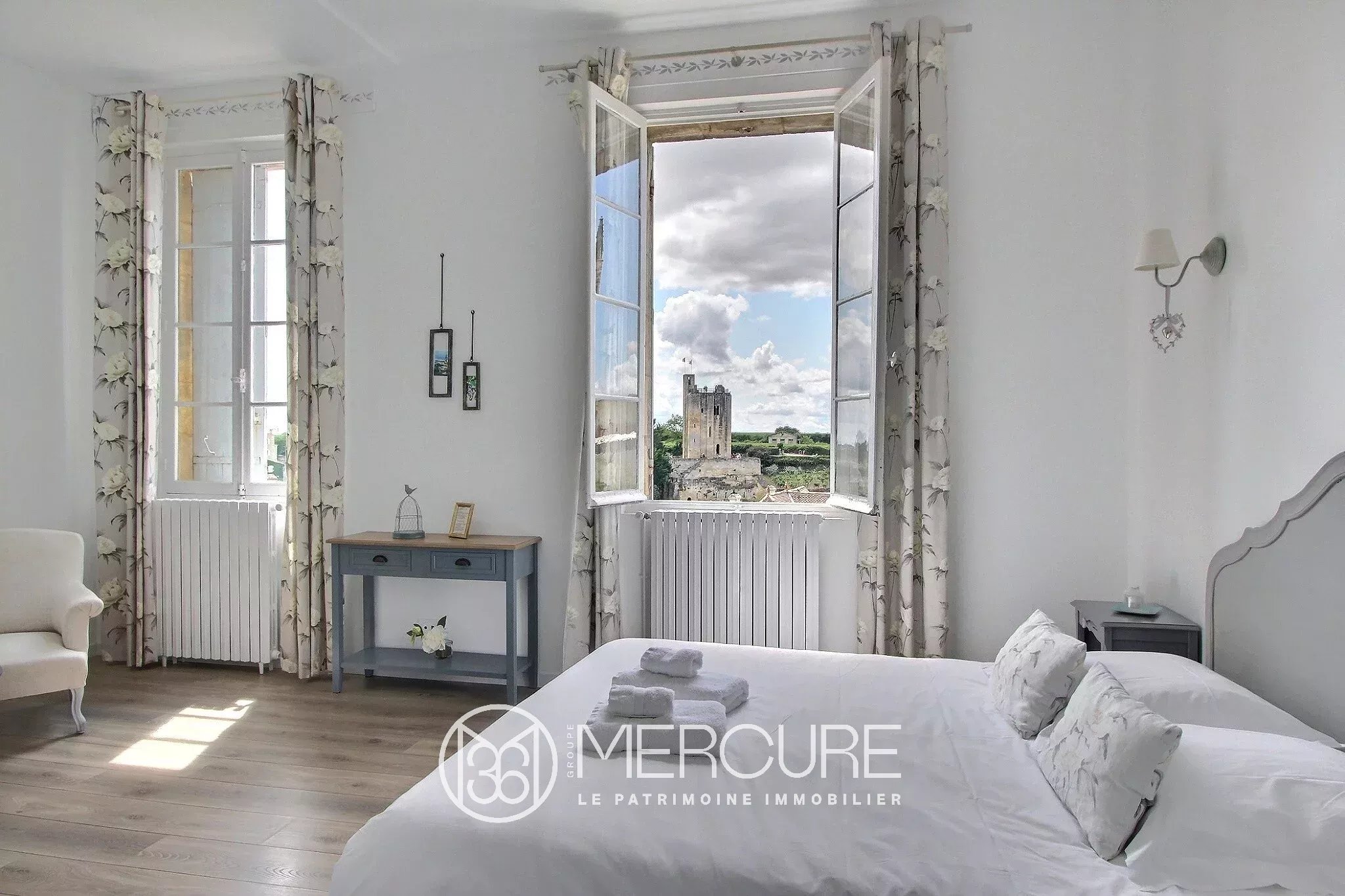 SAINT-EMILION, COEUR DE VILLE, MAISON 4 CHAMBRES, VUE EXCEPTIONNELLE - 901066bx