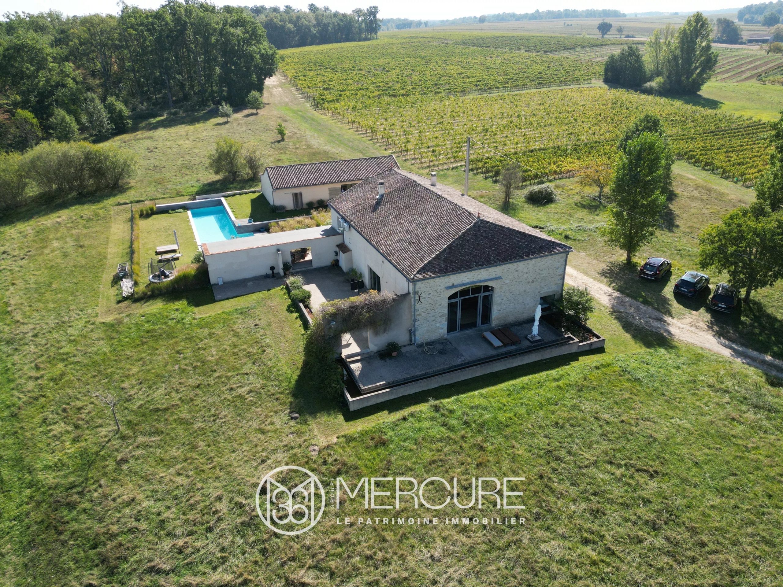 SUPERBE PROPRIETE DOMINANTE AVEC PISCINE – 1,5HA - 900948bx