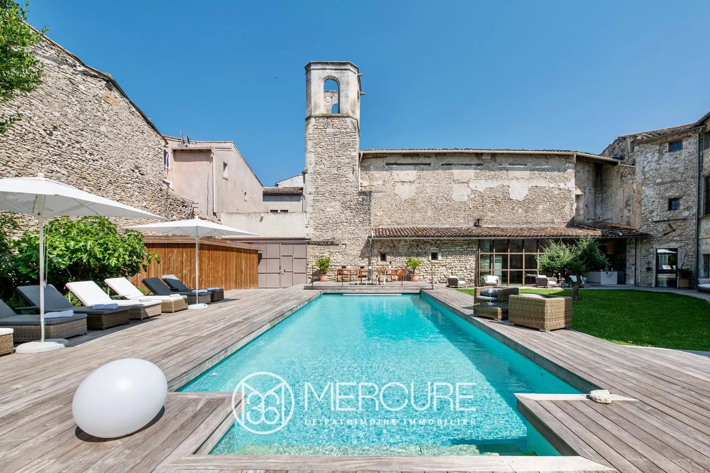 L&rsquo;Isle-sur-la-Sorgue – Hôtel particulier/maison d&rsquo;hôtes du 17ème avec piscine. - 21434lr