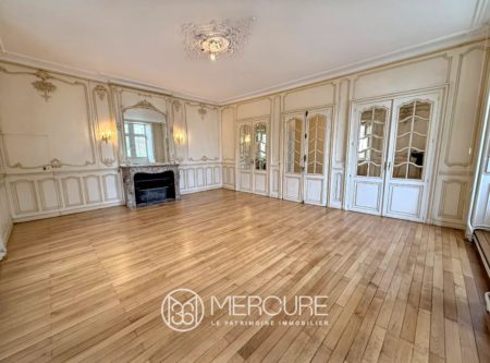 APPARTEMENT XIXe de 163 M² avec PARKINGS et CAVES - 10250PO