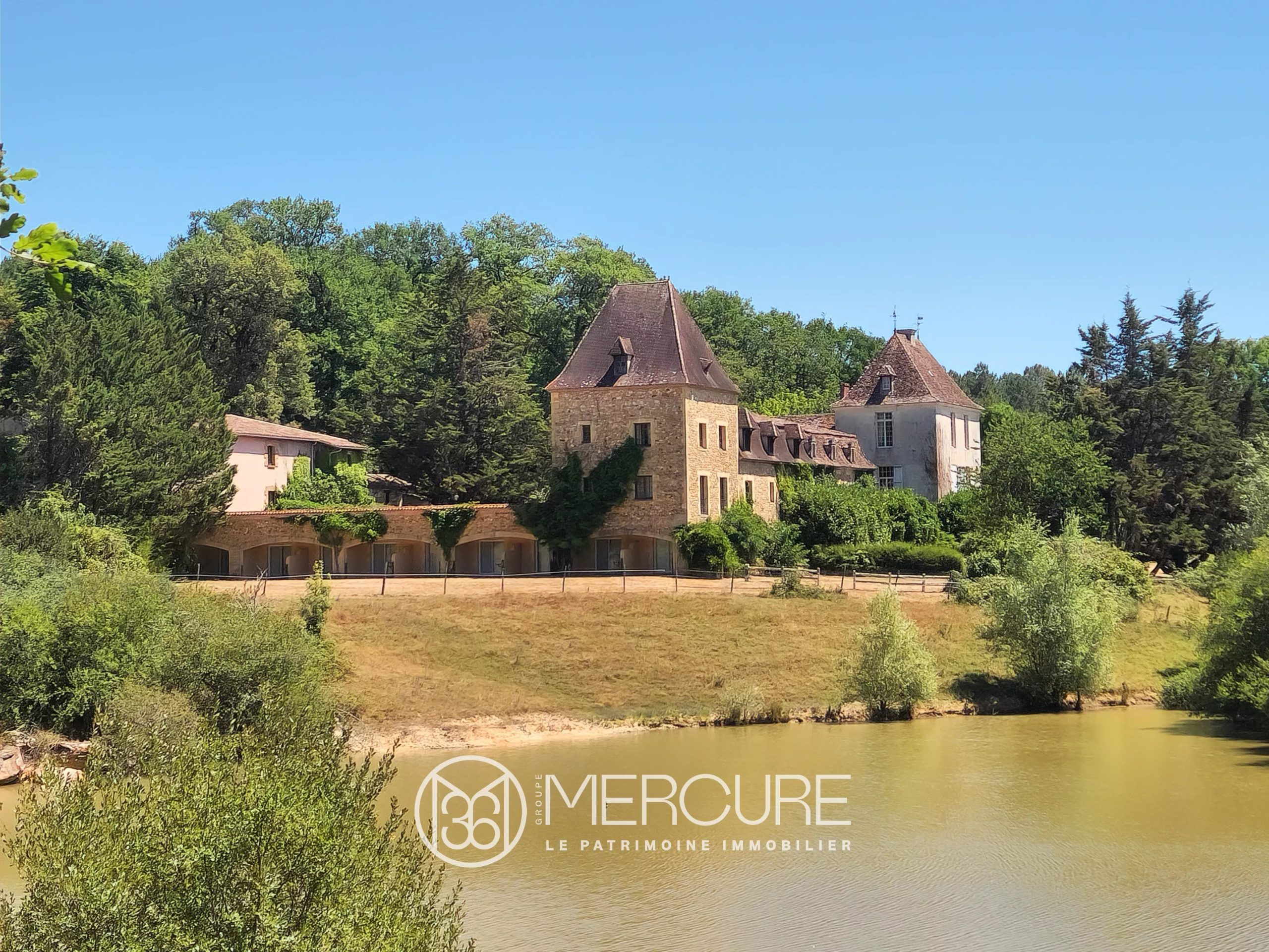 PROCHE BERGERAC, CHÂTEAU 3 600 M², 55HA - 900672bx