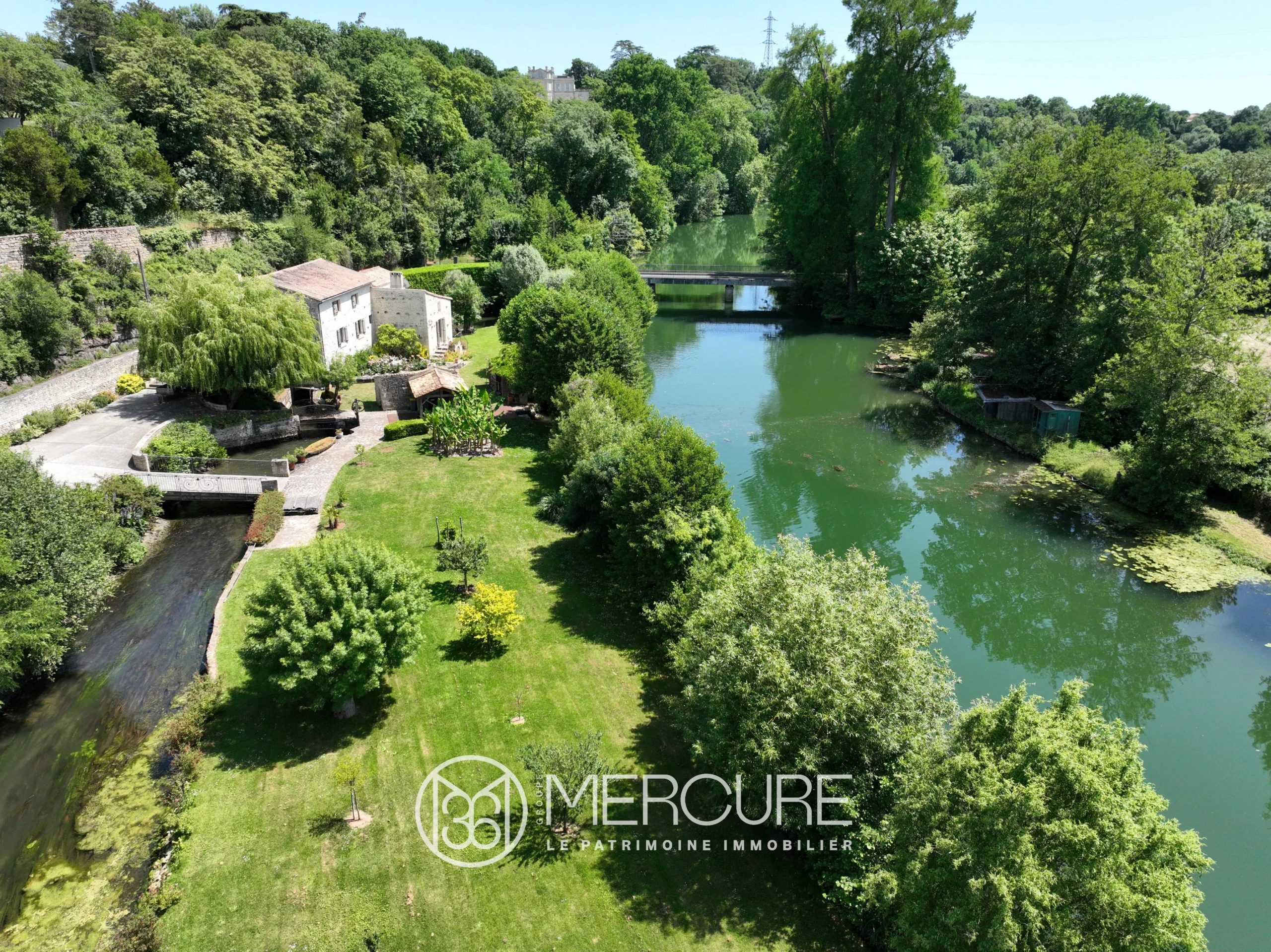 PROPRIETE BORDEE PAR LA RIVIERE - 10149PO