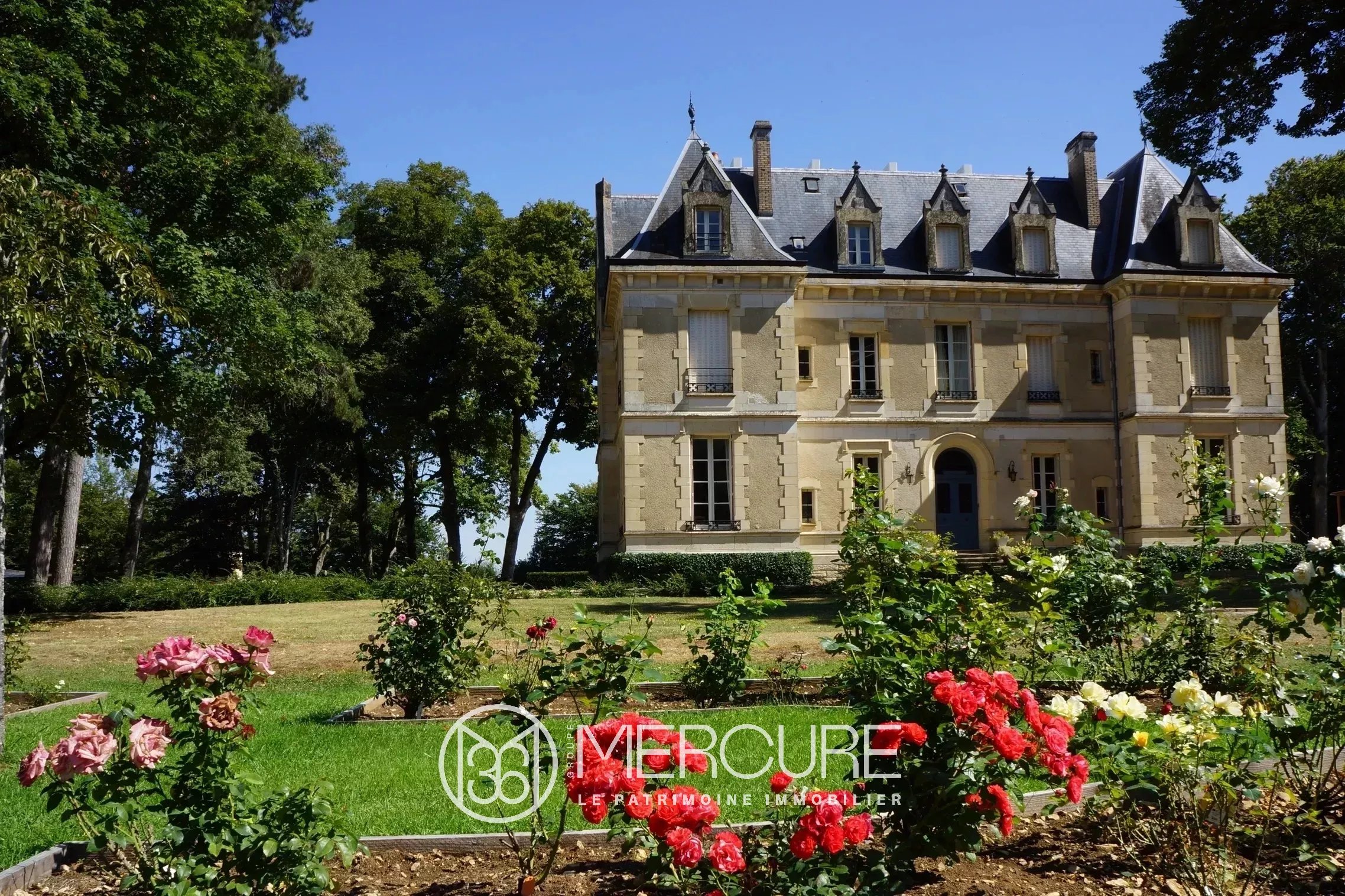 Château entièrement rénové – dépendances – structures équestres -13 hectares de parc - 21475CL