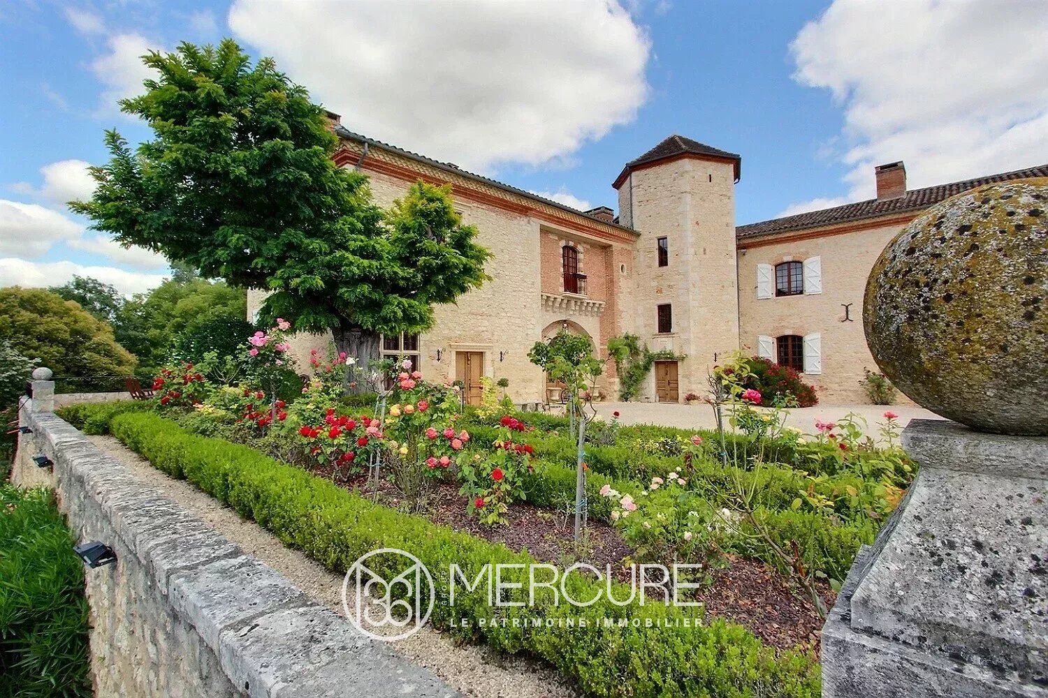 Renovated 15-18th centuries chateau - 8059TS