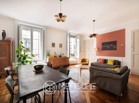 Découvrez ce joli T5 de 96,48 m2 prêt à vous accueillir au cœur du quartier d’Ainay - 4993LY